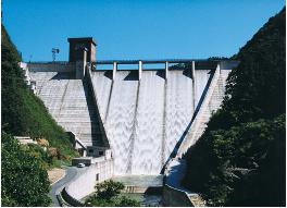 大島ダムと百間滝（愛知県新城市）