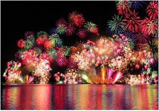 西日本最大級の湖上花火大会松江水郷祭（島根県松江市）