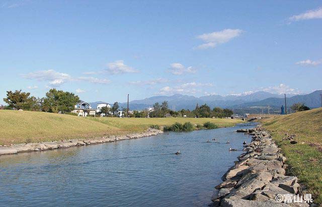 高橋川と秋の空