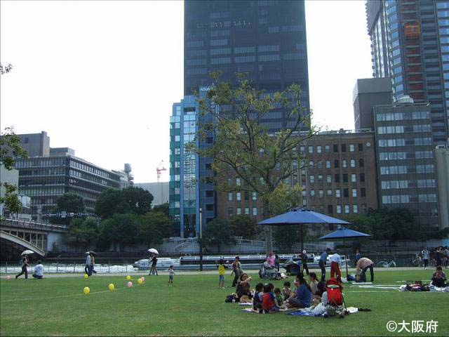 都心の中の水とみどりの空間 中之島公園