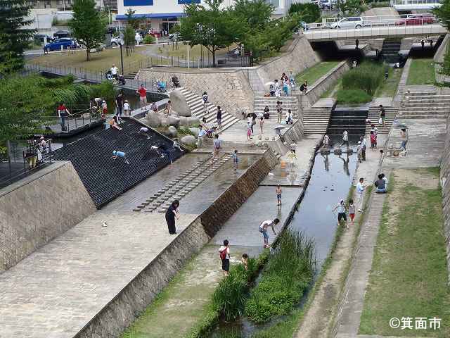 せせらぎ公園と千里川親水空間