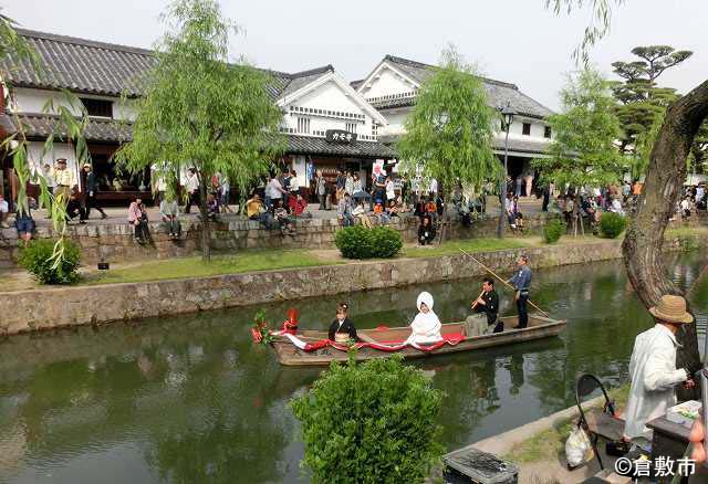 白壁の町並みと倉敷川