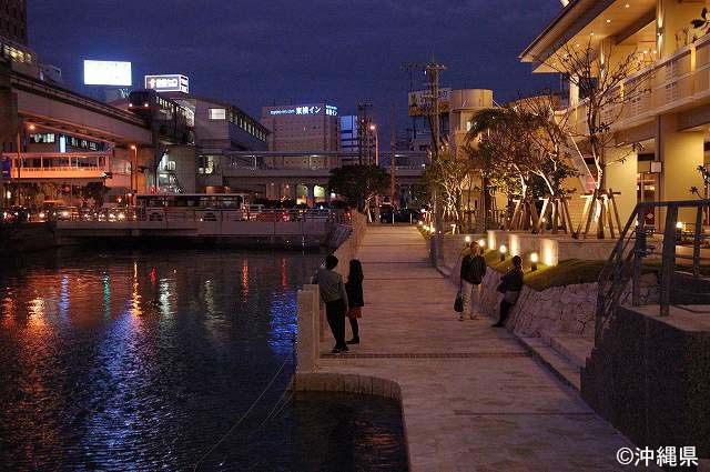 都市と調和した水辺景観の久茂地川