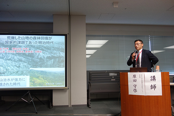 現場知と科学知が支えてきた多自然川づくり～次の１０年に向けて～ 基調講演風景