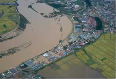 米代川の洪水状況(秋田県能代市)