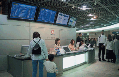 Photo image:Information counter of i-mobility center