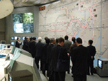 Tokyo Metropolitan Expressway traffic Mission Control inspection scener
