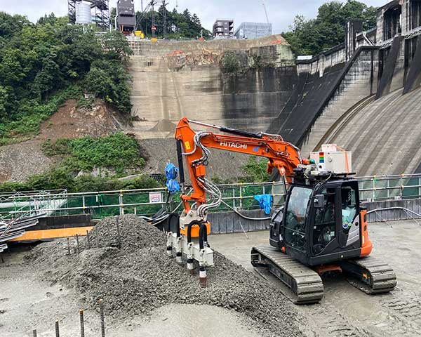 自動自律化施工で活躍する建機