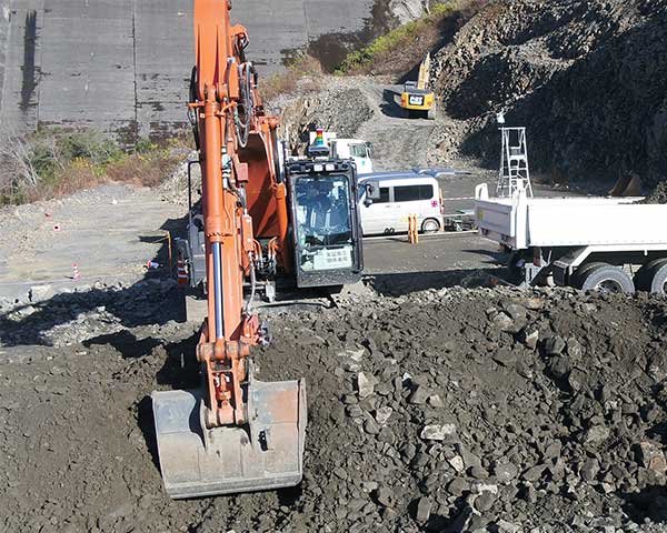 自動自律化施工で活躍する建機