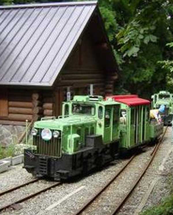 立山砂防工事専用軌道 中小屋連絡所とトロッコ