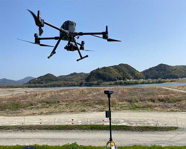 ドローン